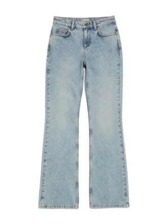 Ausgestellte Jeans