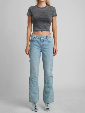 Ausgestellte Jeans