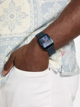 Blaue Analoguhr mit Mesh-Armband