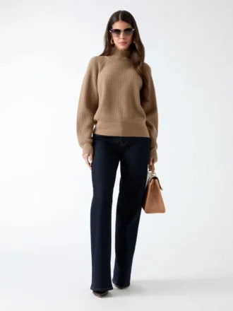 Denise-Pullover mit Stehkragen und Rippmuster Denise-Pullover mit Stehkragen und Rippmuster