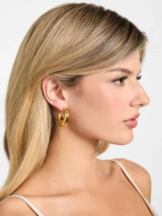 Goldfarbene, leichte Creolen