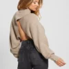 Toki-Pullover mit offenem Rücken Toki-Pullover mit offenem Rücken