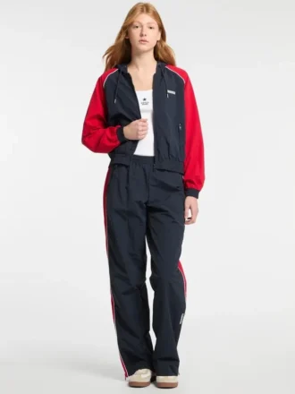 Windjacke mit Kapuze